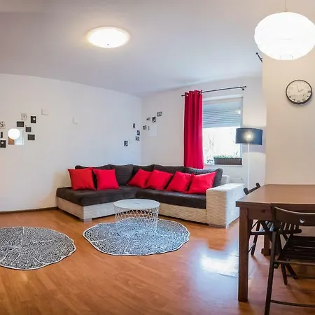 Triapart Okrzei Apartment